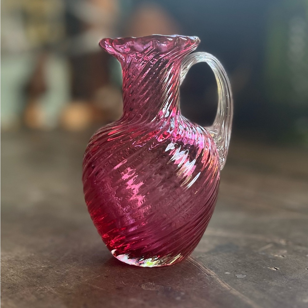MINI CRANBERRY SWIRL PITCHER WITH CLEAR APPLIED HANDLE VTG MINIMALISM DECOR